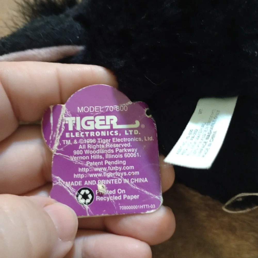 Vintage 1998 Tiger Electronics Furby Raven Black White Feet Original Tag 70-800